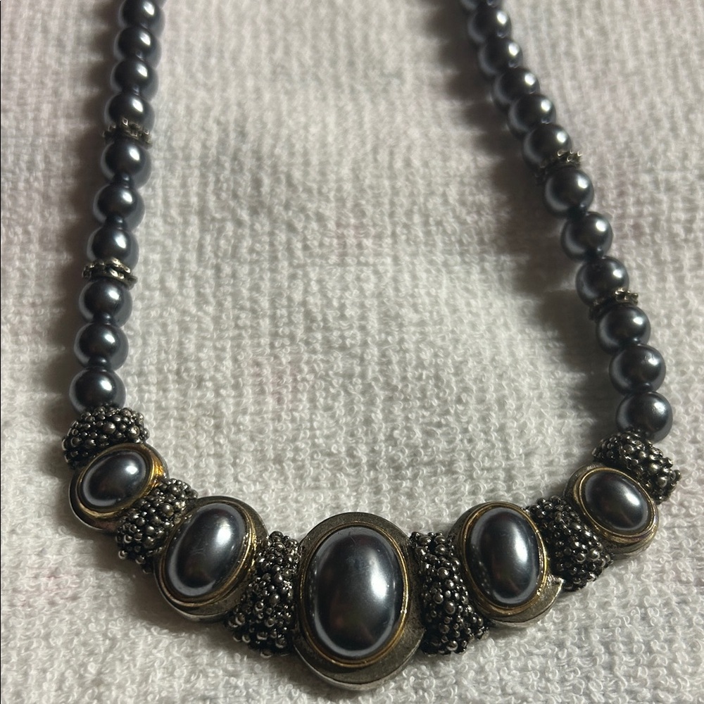 Faux Grey Pearl Statement Necklace‎